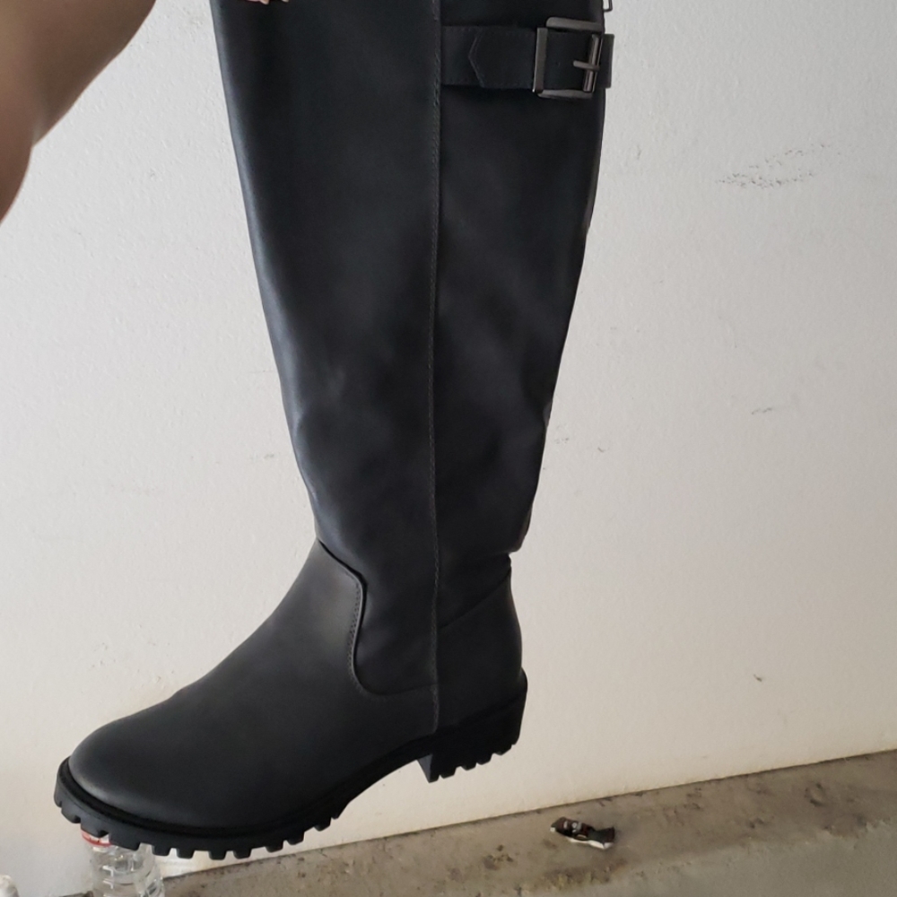 Boots - Picture 2 of 5